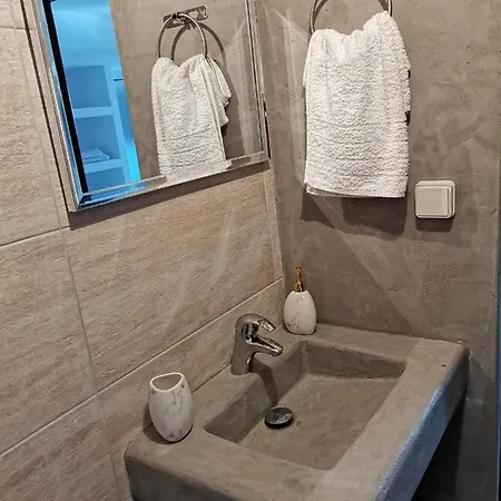 Kontes Kefalonia * Kardhakáta